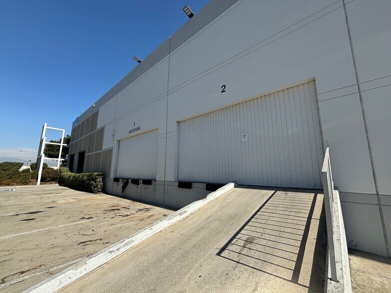 More Photos Of 5530-5554 Bandini Blvd, Bell Manufacturing For Lease