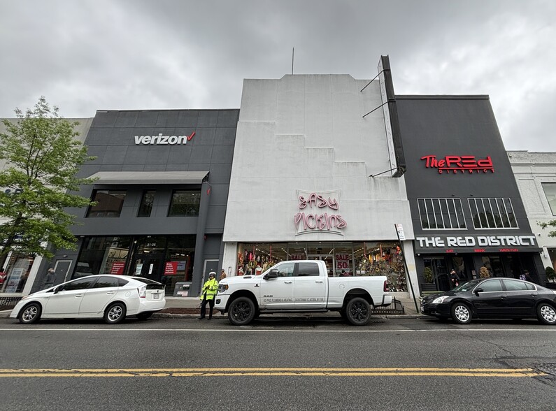 Primary Photo Of 3127 Steinway St, Long Island City Storefront For Lease