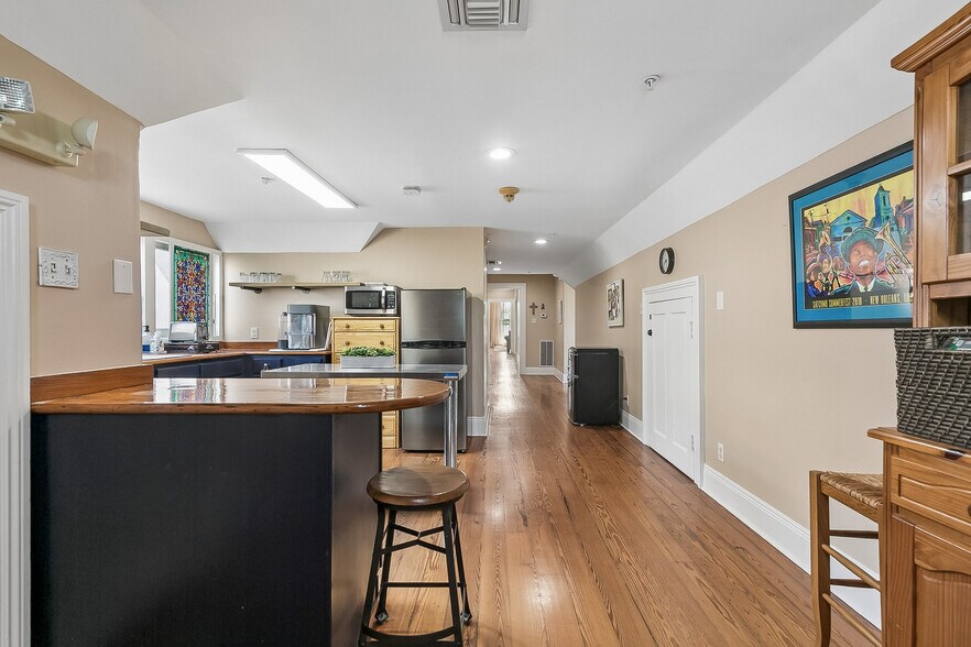 More Photos Of 2727 Saint Charles Ave, New Orleans General Retail For Sale
