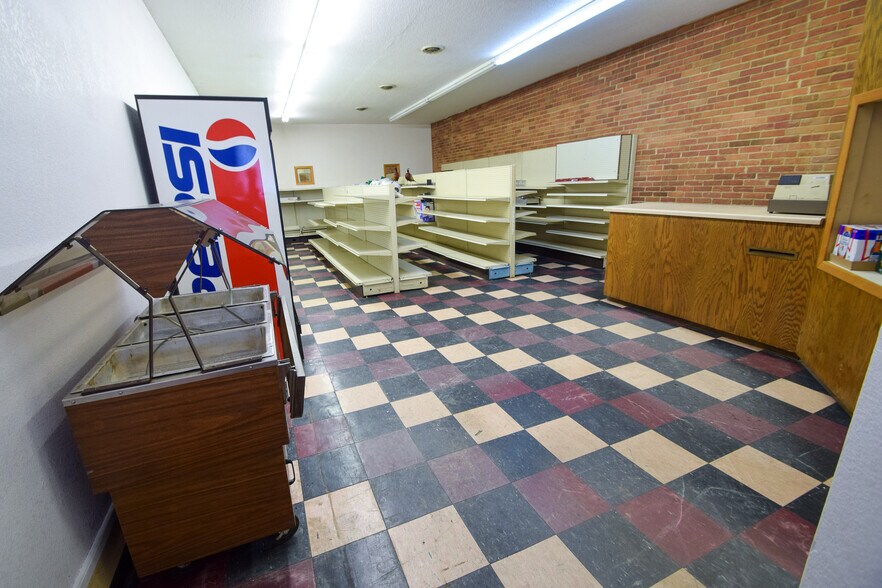 More Photos Of 111 Main St, Roscoe Bar For Sale