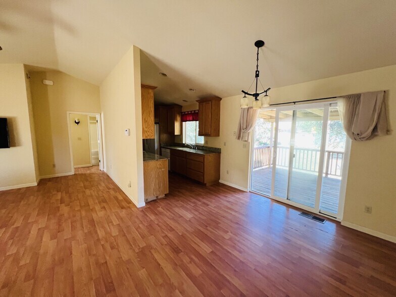 More Photos Of 5109 Smith Rd, Mariposa Office For Sale