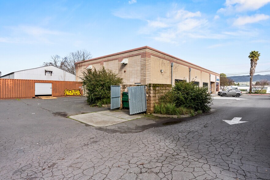 More Photos Of 728 S State St, Ukiah Freestanding For Lease