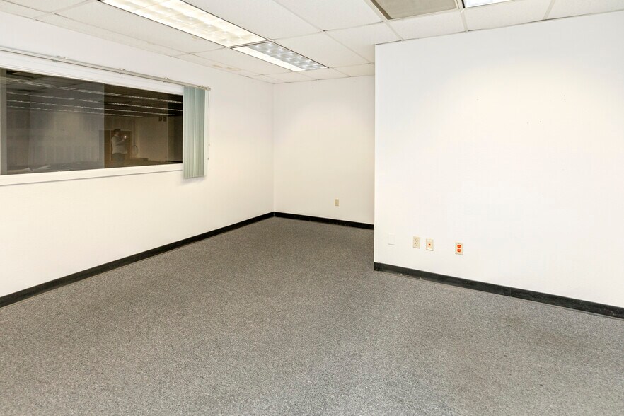 More Photos Of 3191 M St, Merced Office For Sale