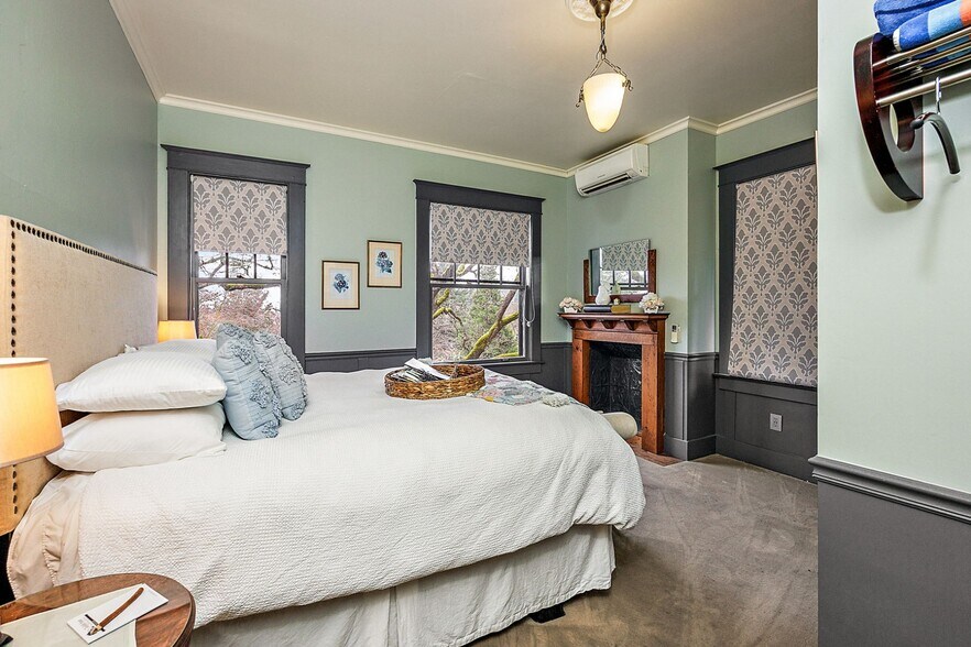 More Photos Of 455 N Oregon St, Jacksonville Hospitality For Sale