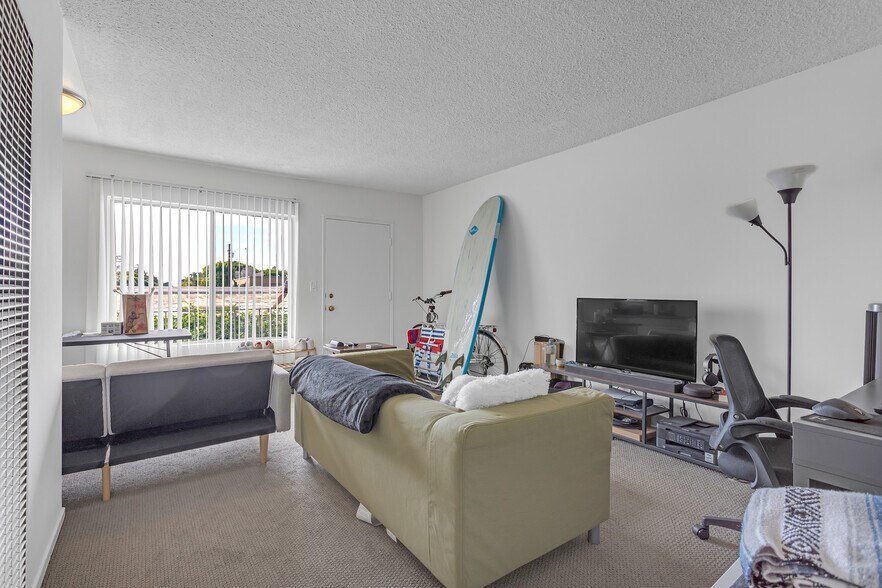 More Photos Of 1942 Euclid St, Santa Monica Apartments For Sale