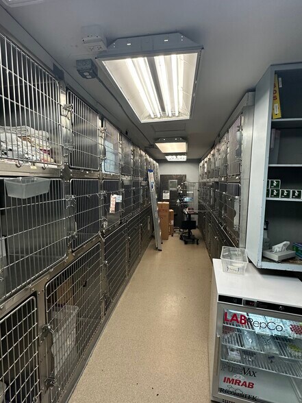 More Photos Of 13018 Newcastle Way, Newcastle Veterinarian Kennel For Sale