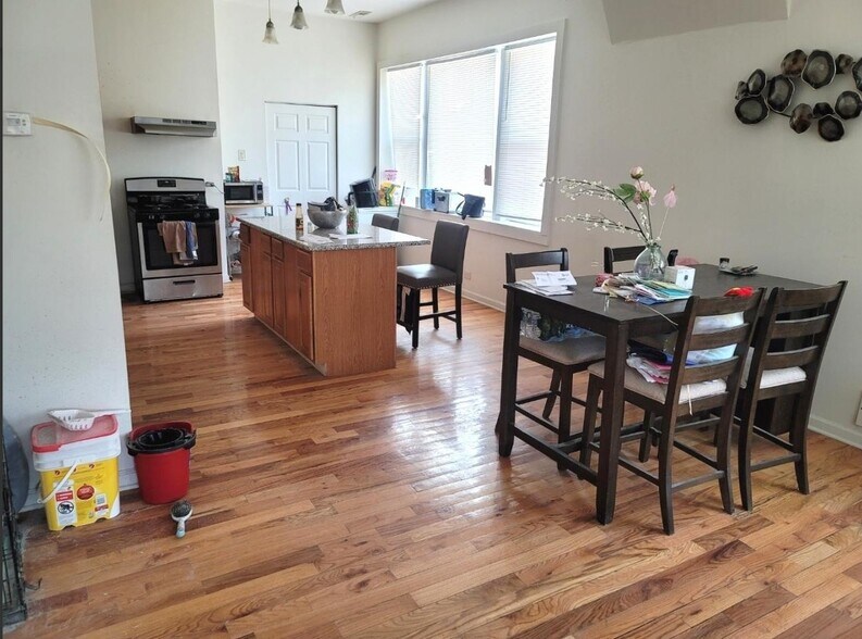 More Photos Of 63 E 43rd St, Chicago Storefront Retail Residential For Sale