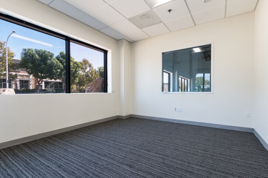 More Photos Of 3002-3072 E Inland Empire Blvd, Ontario Unknown For Lease
