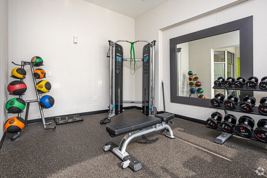 More Photos Of 3650 Airport Blvd, Mobile Hotel For Sale
