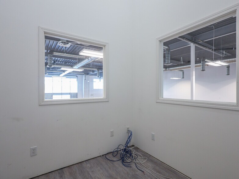 More Photos Of 4805 75 St, Stettler Storefront Retail Office For Sale