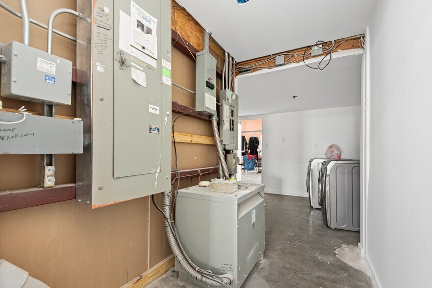 More Photos Of 1941 Spring Cypress Rd, Spring Warehouse For Sale