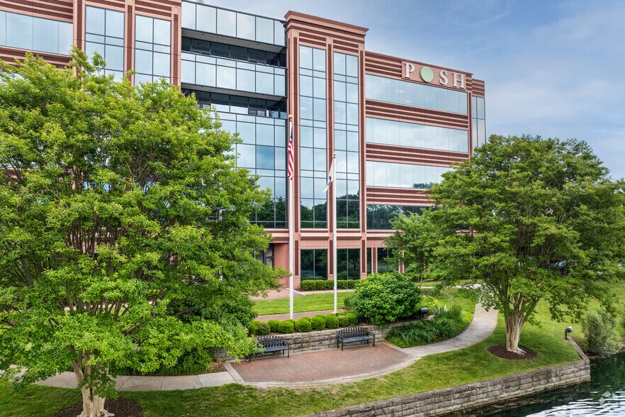 More Photos Of 272 Bendix Rd, Virginia Beach Unknown For Lease