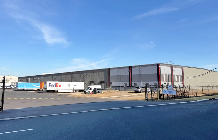 Primary Photo Of 1808 River Rd, Burlington Warehouse For Lease