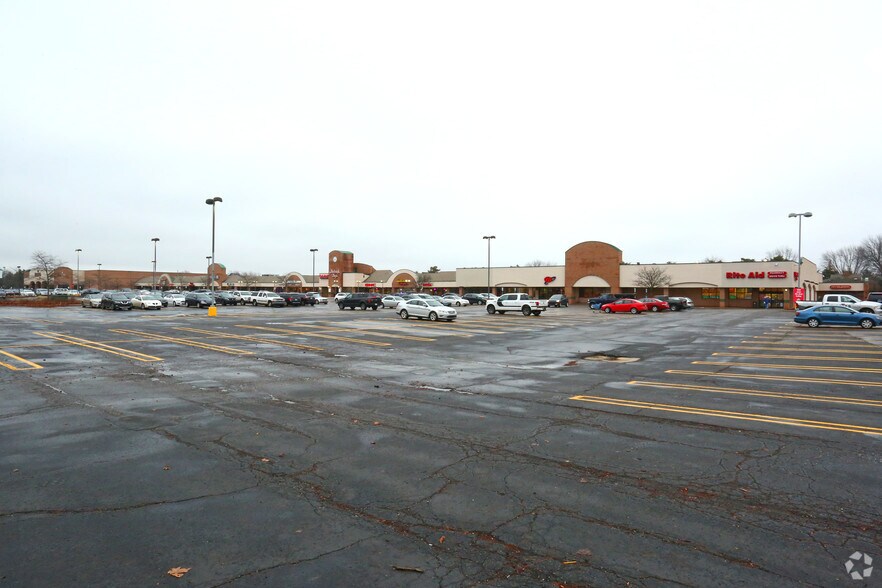 More Photos Of 37083-37399 6 Mile Rd, Livonia Unknown For Lease