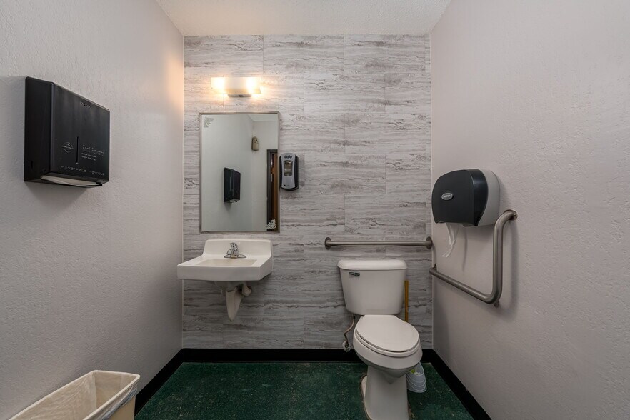 More Photos Of 3200 Maple Ave, Slayton Apartments For Sale