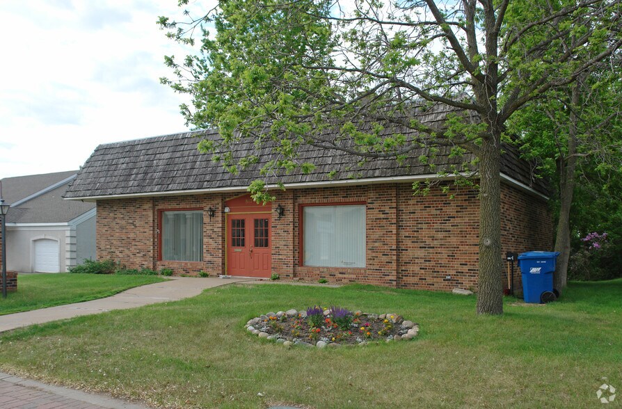 More Photos Of 817 Main St, Elk River Office For Sale