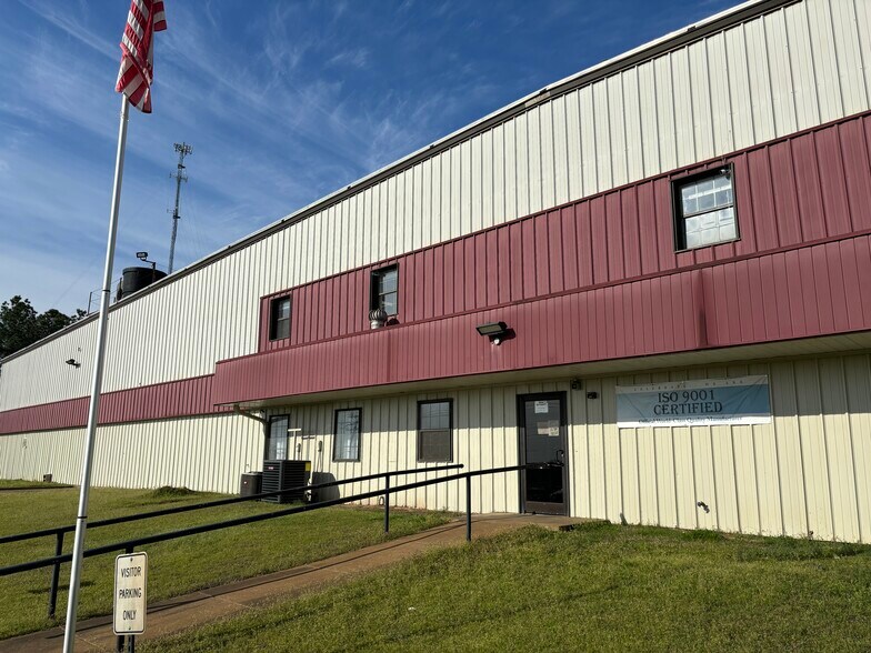 More Photos Of 400 E Industrial Park Rd, Holly Springs Manufacturing For Lease