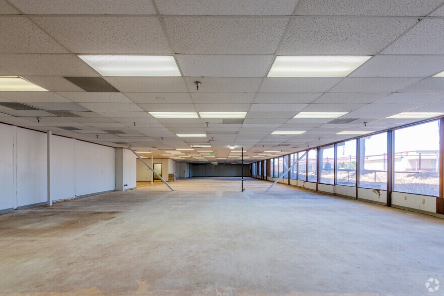 More Photos Of 4241 Williamsbourgh Dr, Sacramento Loft Creative Space For Sale