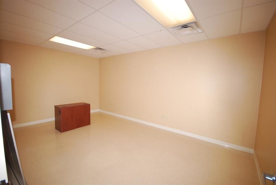 More Photos Of 3031 Highway 45 Byp, Jackson Office For Lease