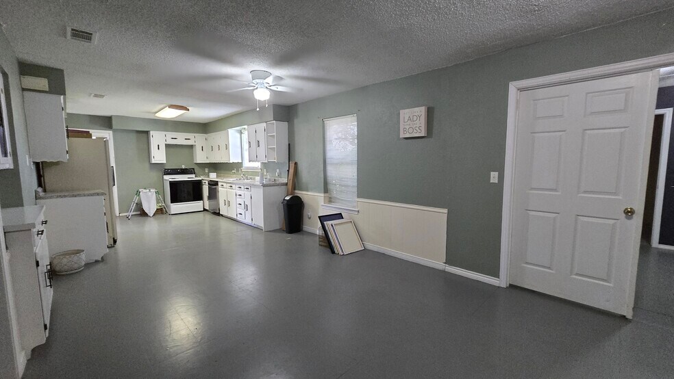 More Photos Of 7905 Liberty Grove Rd, Rowlett Office For Lease