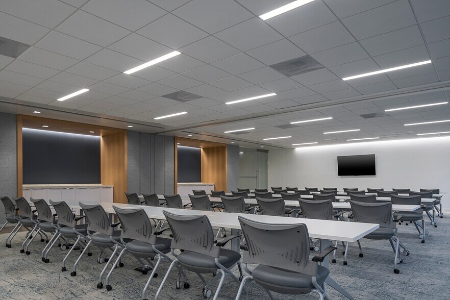 More Photos Of 2255 Glades Rd, Boca Raton Office For Lease