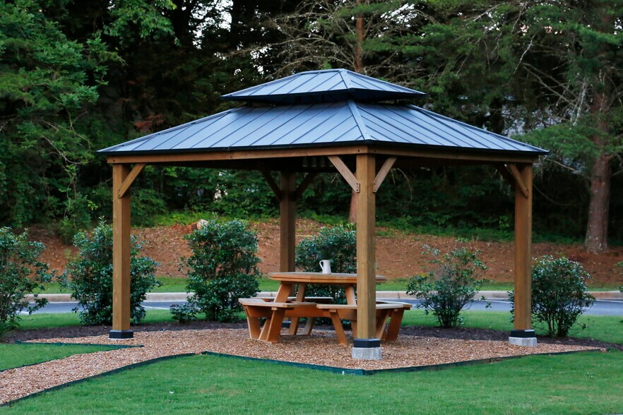 More Photos Of 590 W Crossville Rd, Roswell Coworking Space