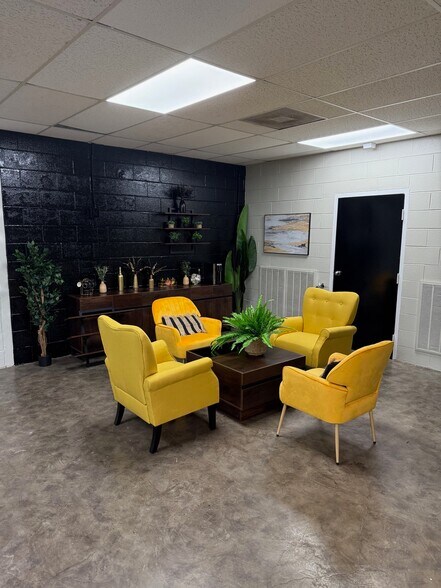 More Photos Of 201 N Winfree St, Dayton Office For Sale