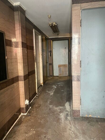 More Photos Of 137-143 Madison Ave, Memphis Storefront Retail Office For Sale