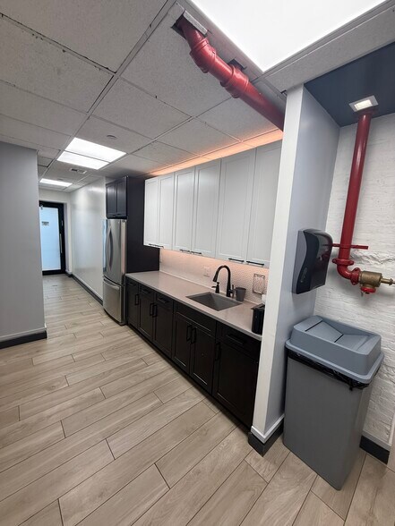 More Photos Of 65 S 11th St, Brooklyn Office For Lease