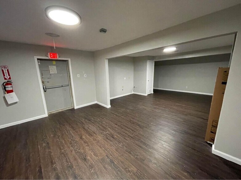 More Photos Of 7235 Glenview Dr, Richland Hills Office For Sale