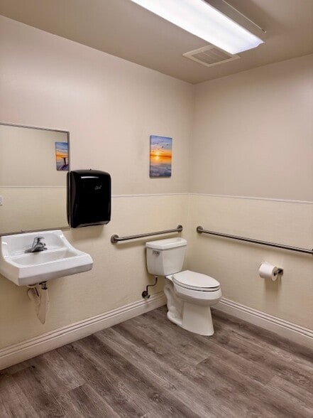 More Photos Of 610-640 W Lambert Rd, Brea Light Manufacturing For Sale