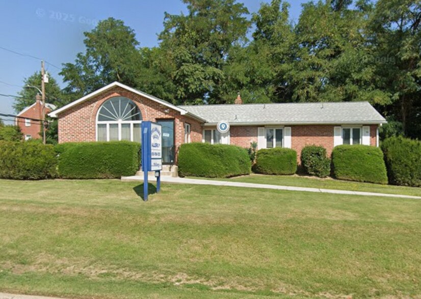 Primary Photo Of 400 Township Line Rd, Havertown Medical For Sale