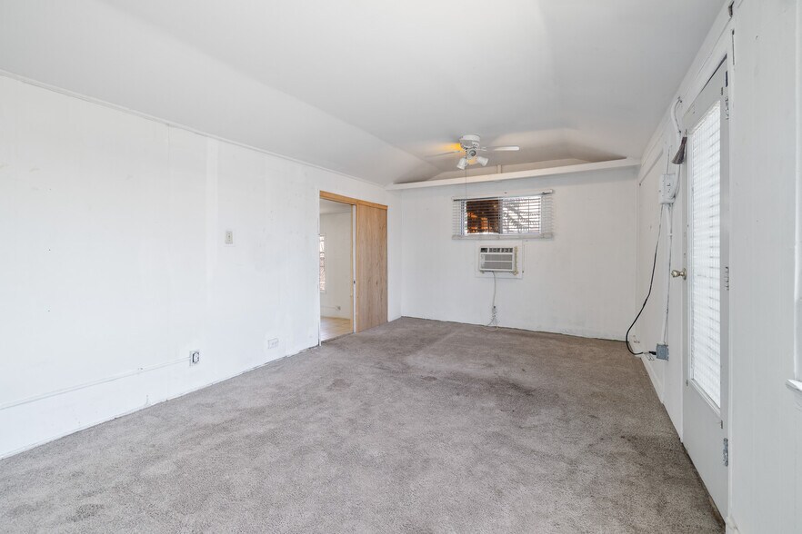 More Photos Of 11306 Burbank Blvd, North Hollywood Storefront Retail Residential For Lease