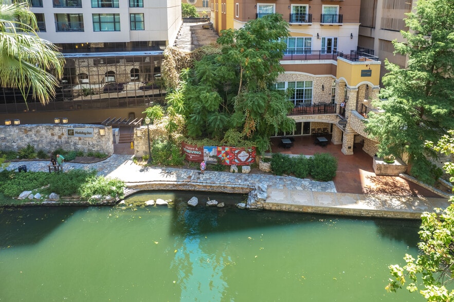 More Photos Of 211 N Saint Marys St, San Antonio Storefront For Lease