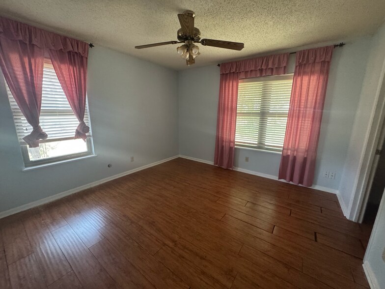 More Photos Of 401 Patriot Way, Georgetown Specialty For Lease