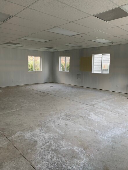 More Photos Of 167 N Greenleaf St, Gurnee Loft Creative Space For Sale