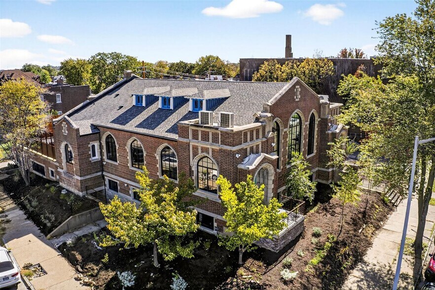 More Photos Of 1034 S Kingshighway Blvd, Saint Louis Office For Sale