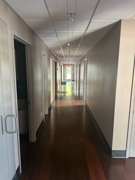 More Photos Of 1962 Madison Ave, Memphis Office For Sale