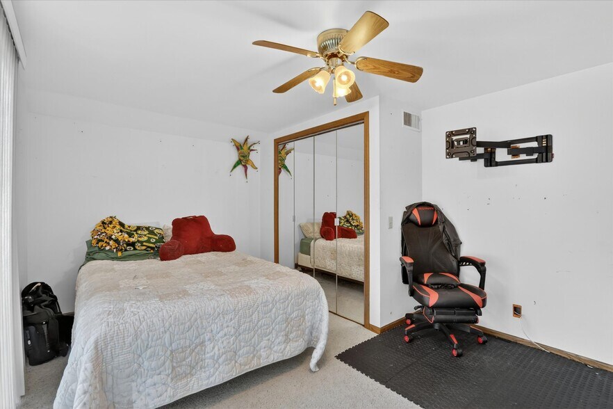 More Photos Of 11802 N Charley Bluff Rd, Milton Restaurant For Sale