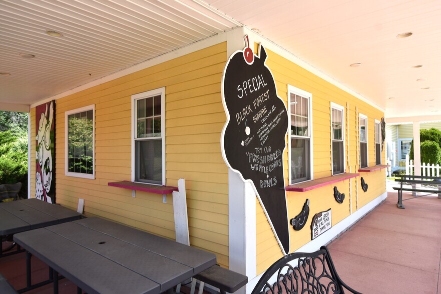 More Photos Of 146 Calef Hwy, Barrington Flex For Sale