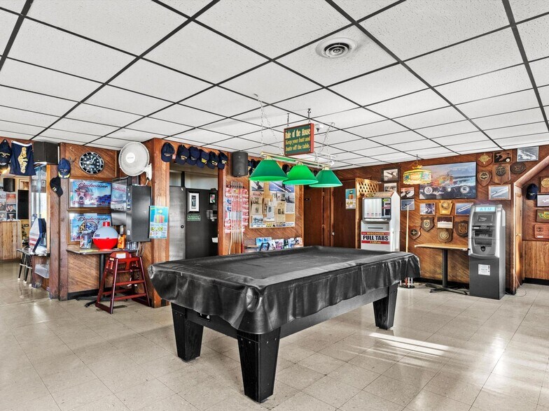 More Photos Of 4220 Memorial Dr, Two Rivers Bar For Sale