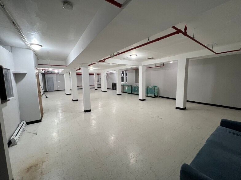 More Photos Of 9021 160th St, Jamaica Storefront Retail Office For Lease