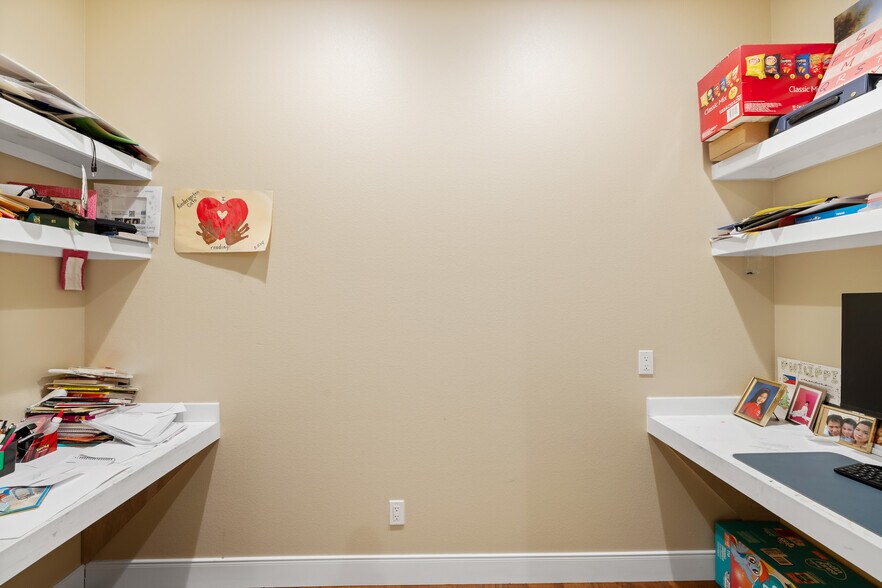 More Photos Of 1417 W State Highway 71, La Grange General Retail For Lease