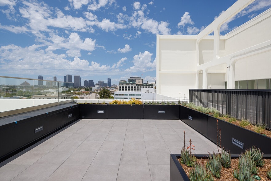 More Photos Of 9300 Wilshire Blvd, Beverly Hills Office For Lease