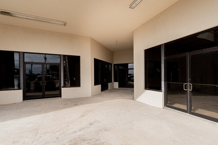 More Photos Of 2711 S 23rd St, McAllen Storefront Retail Office For Sale