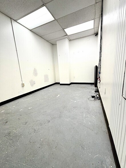 More Photos Of 842 W Main St, New Britain Freestanding For Lease