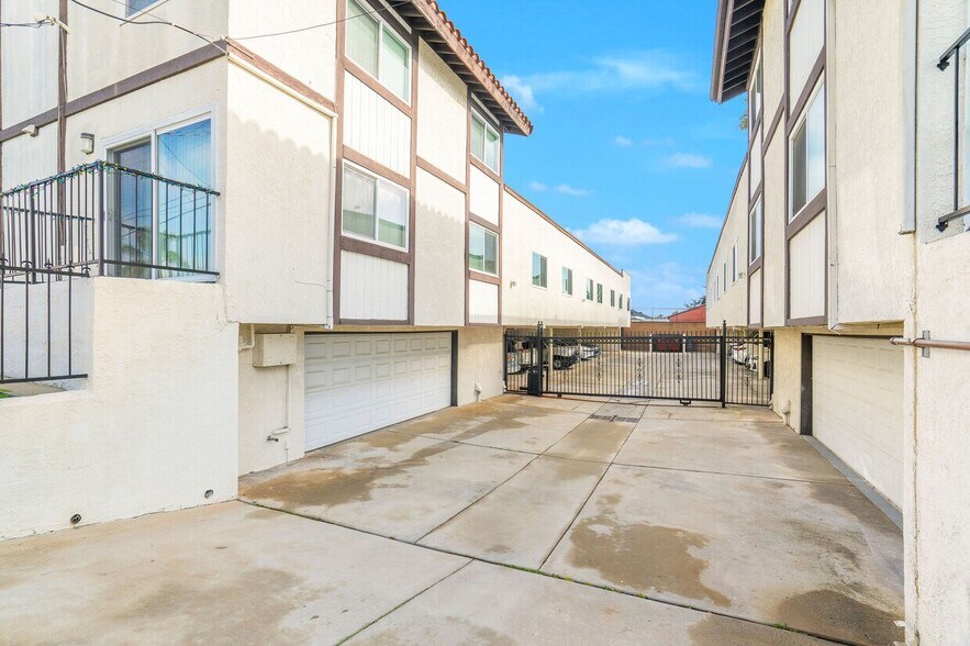 More Photos Of 16720 S Dalton Ave, Gardena Apartments For Sale