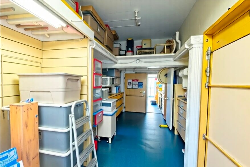 More Photos Of 12203 Hawthorne Blvd, Hawthorne Storefront For Sale