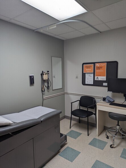 More Photos Of 120 Hawthorne Park, Athens Medical For Sale