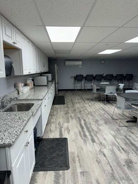 More Photos Of 670 N Beers Bldg 3 St, Holmdel Medical For Sale